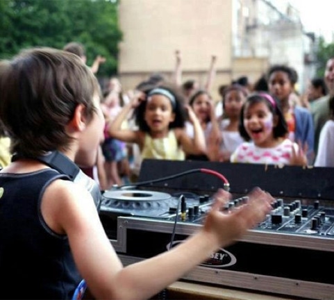 Peinture à La Main Multicolore Pour Enfants